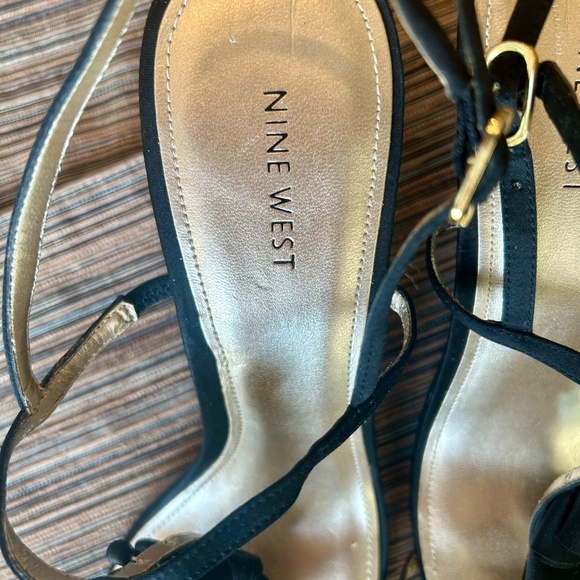 *NEW Nine West Black Satin Sandals with Ruffle on Top of Foot and Ankle Strap 10 - Picture 9 of 10